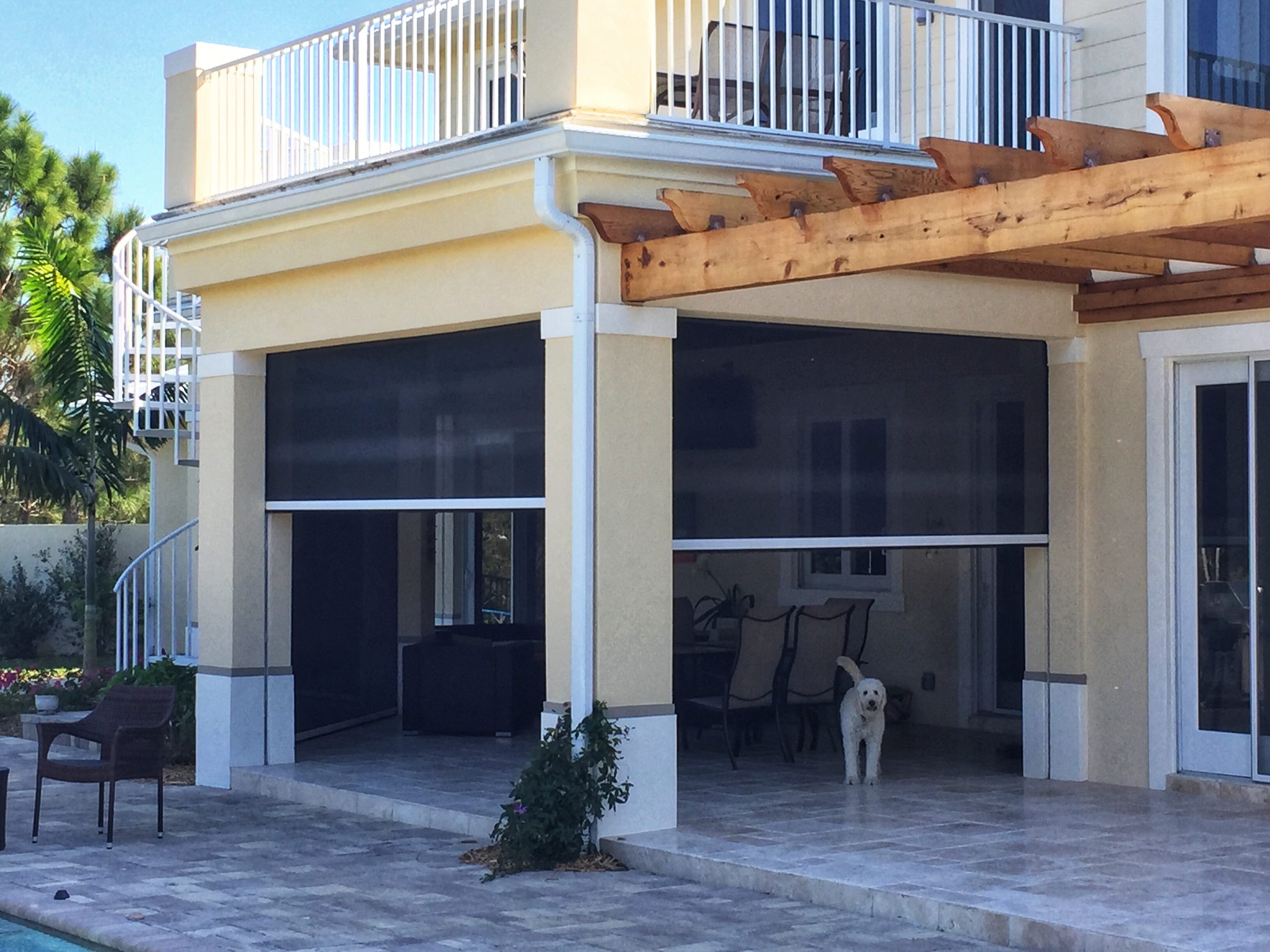 Residential balcony screen installation